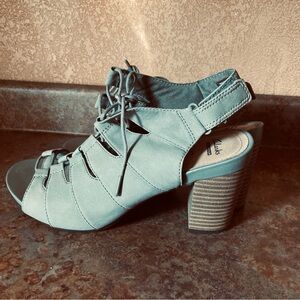 Clarks Size 7.5 W Banoy Waneta taupe nubuck leather heeled sandals